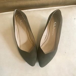 CL olive green wedges 🍸